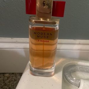 Estée Lauder modern muse perfume